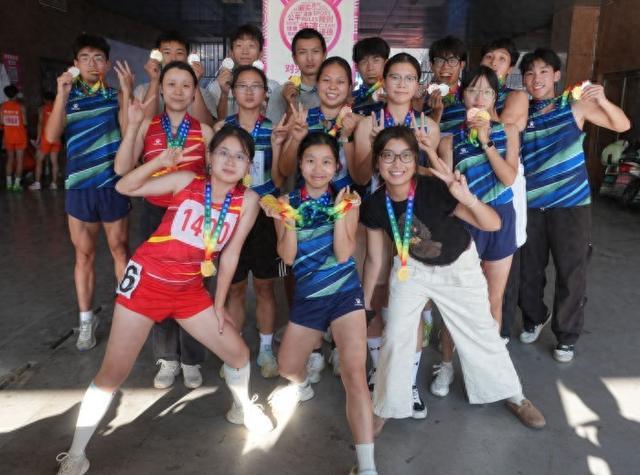 经过了一整, 分第一名的, 在为期一周 经过了一整, 分第一名的, 在为期一周